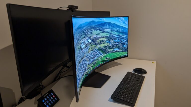 REVIEW: LG UltraGear 39″ 240Hz OLED Gaming Monitor with an immersive 800R