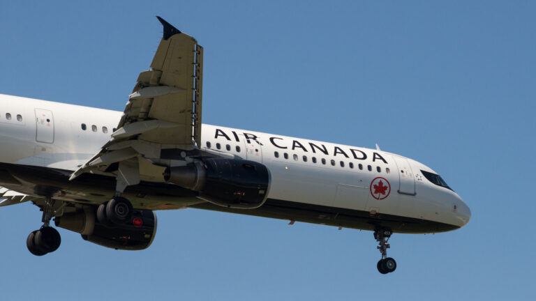 Air Canada to offer free, fast Wi-Fi on select flights starting next year