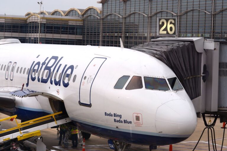 In a First, Feds Fine JetBlue for Chronically Delaying Flights